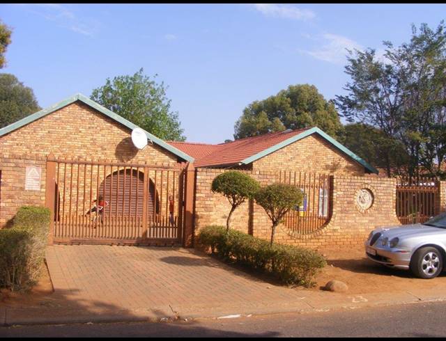 3 BEDROOM HOUSE SOLD IN THE ORCHARDS